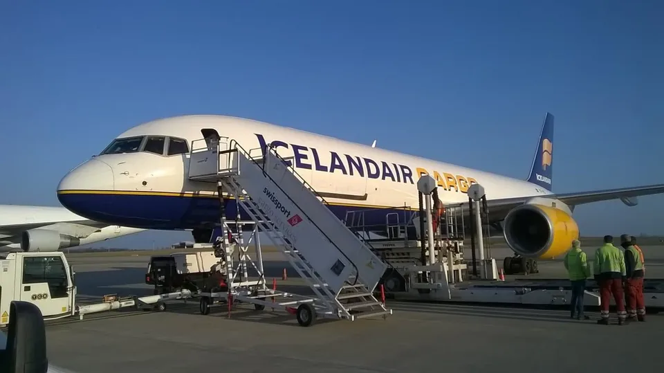 Białe okna Roofex dla klienta z Islandii